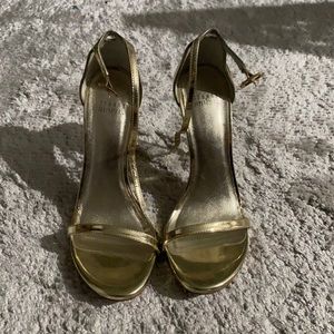 Stuart Weitzman nudist heals